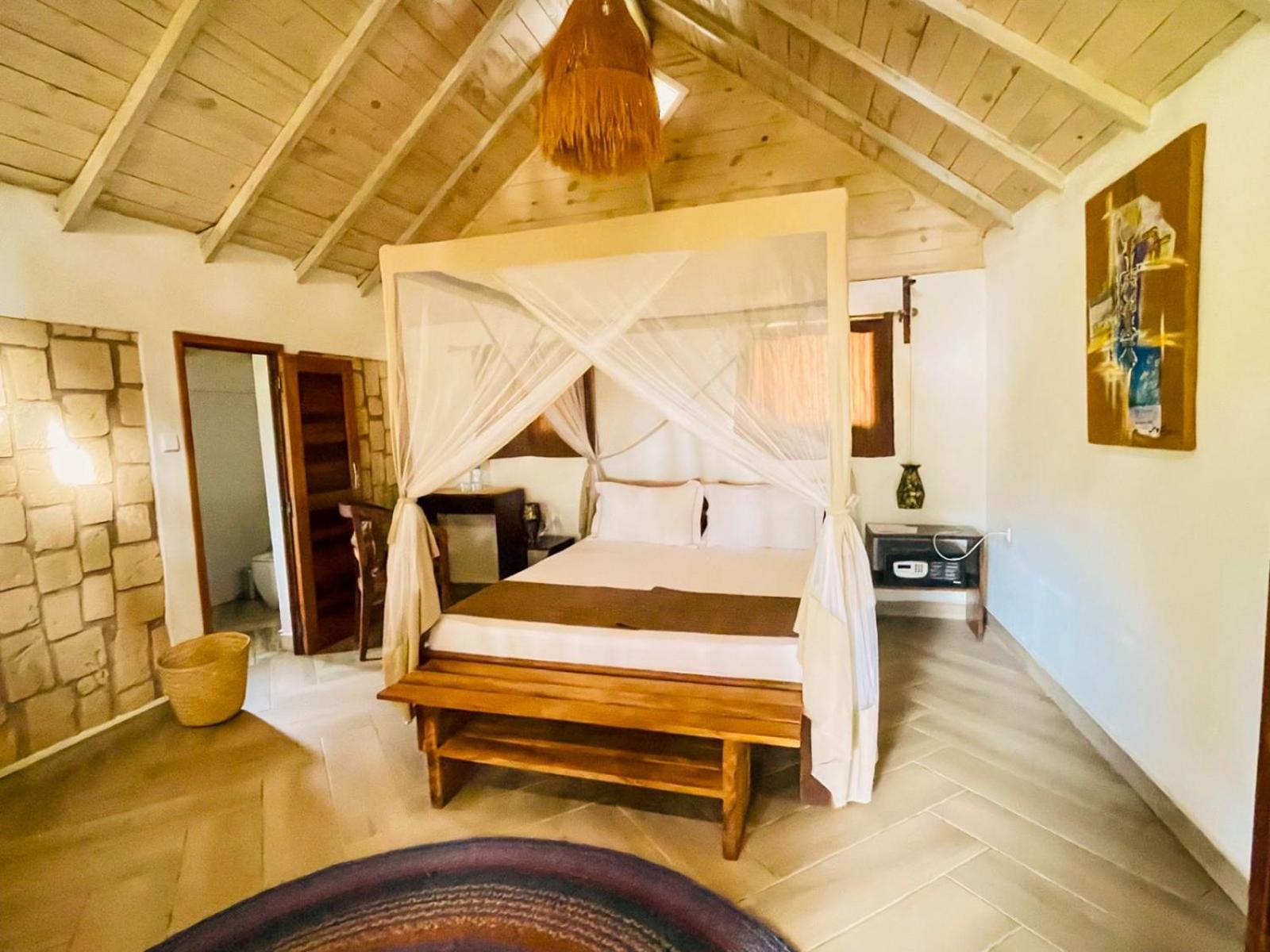 Vovo Telo Lodge Toliara Exterior foto